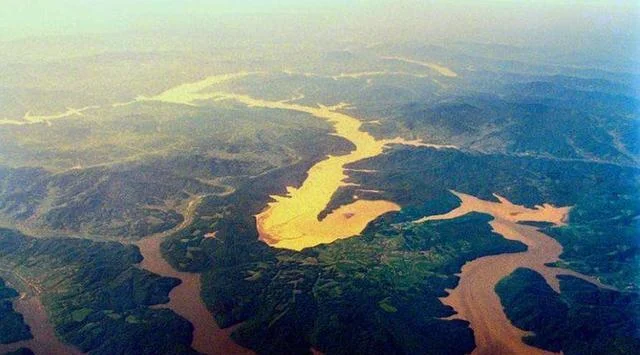 西安修地铁平均一年挖300多座古墓西安城下面到底有多少古墓(西安地铁挖出)3