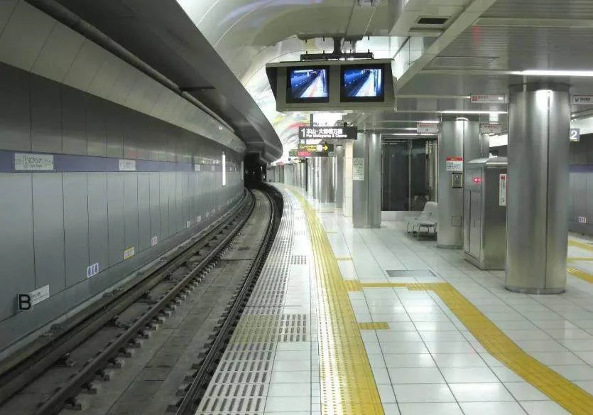 东京地铁晚上几点停止运营还是24小时通车（日本地铁长时间不出站）4