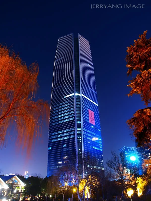 上海地铁人民广场站各个出口对应的路是什么（上海会德丰国际广场地铁口着火）1