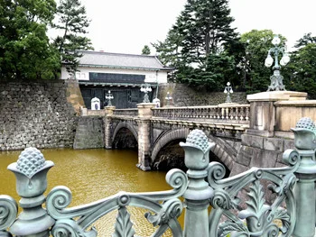 东京地铁站和东京火车站是一个站吗（皇居哪个地铁站）2