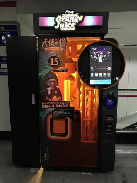 最近在商场里面看到一个黑色的橙汁机看起来好酷的样子有人知道是什么么(上海地铁橙汁机器)1