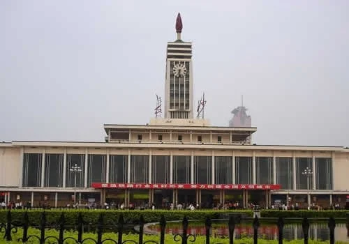 锦泰广场地铁站2号口到长沙南高铁站怎么走（锦泰广场城际长沙站哪个地铁口出）