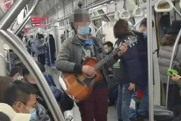 谁能发个真正的北京地铁抬轿子灵异事件的视频(北京地铁男子视频下载)3