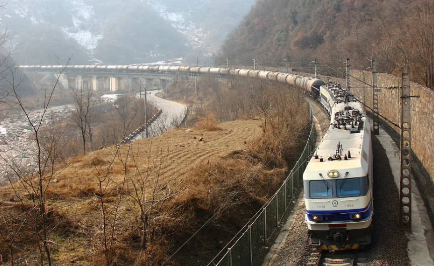 陇海铁路宝兰线(宝鸡-天水段)一共有多少个隧道(宝鸡段铁路)4