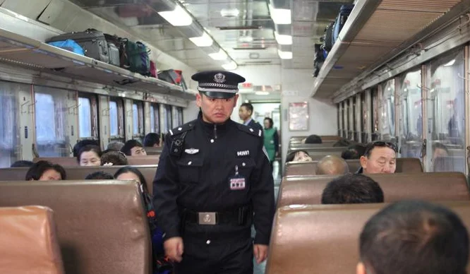 铁路公安和普通公安有什么区别(铁路警察装备)2