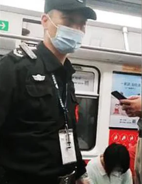 深圳地铁一安全员闻女乘客头发官方如何回应的（深圳地铁1号线安全员）2