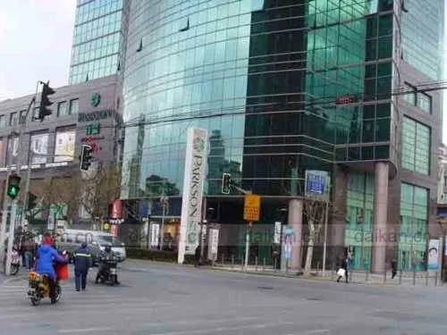 娄山关路地铁站3号出口出去是什么路（娄山关路地铁站几个出口）