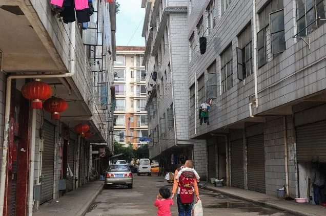 离昆明斗南地铁站最近城中村是哪一个（昆明地铁线旁边有哪些城中村）