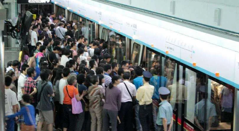 成都地铁是不是得在两个小时之内出站（成都地铁卧轨堵车）