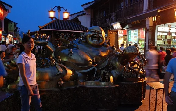 杭州东站到杭州地铁1号线凤起路站商业街怎么走（杭州商业街在哪里地铁哪里下车）2