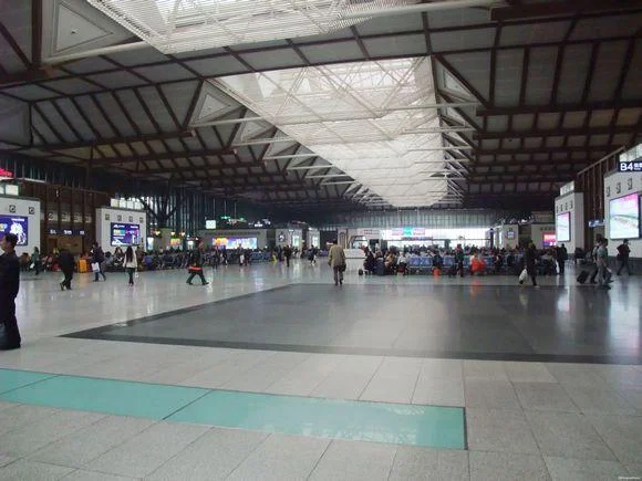 沪汉蓉铁路的二线：沪汉蓉高速铁路（泸汉蓉高铁）2