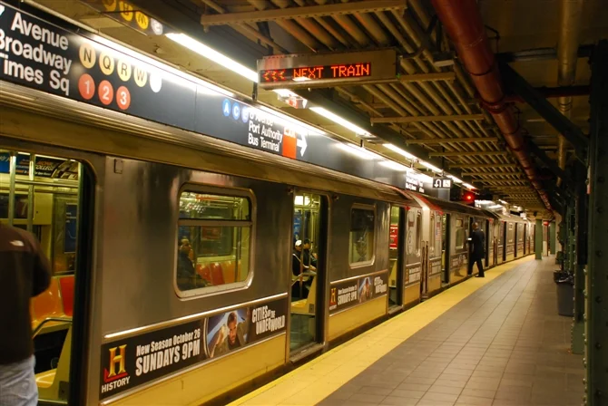 男子地铁站内晕倒抢救无效离世到底发生啥（男子在地铁站）4