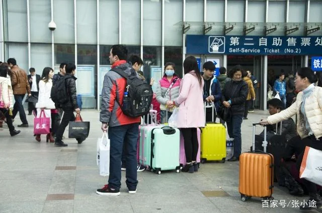 高铁票对年龄有他要求（老人高铁上）4