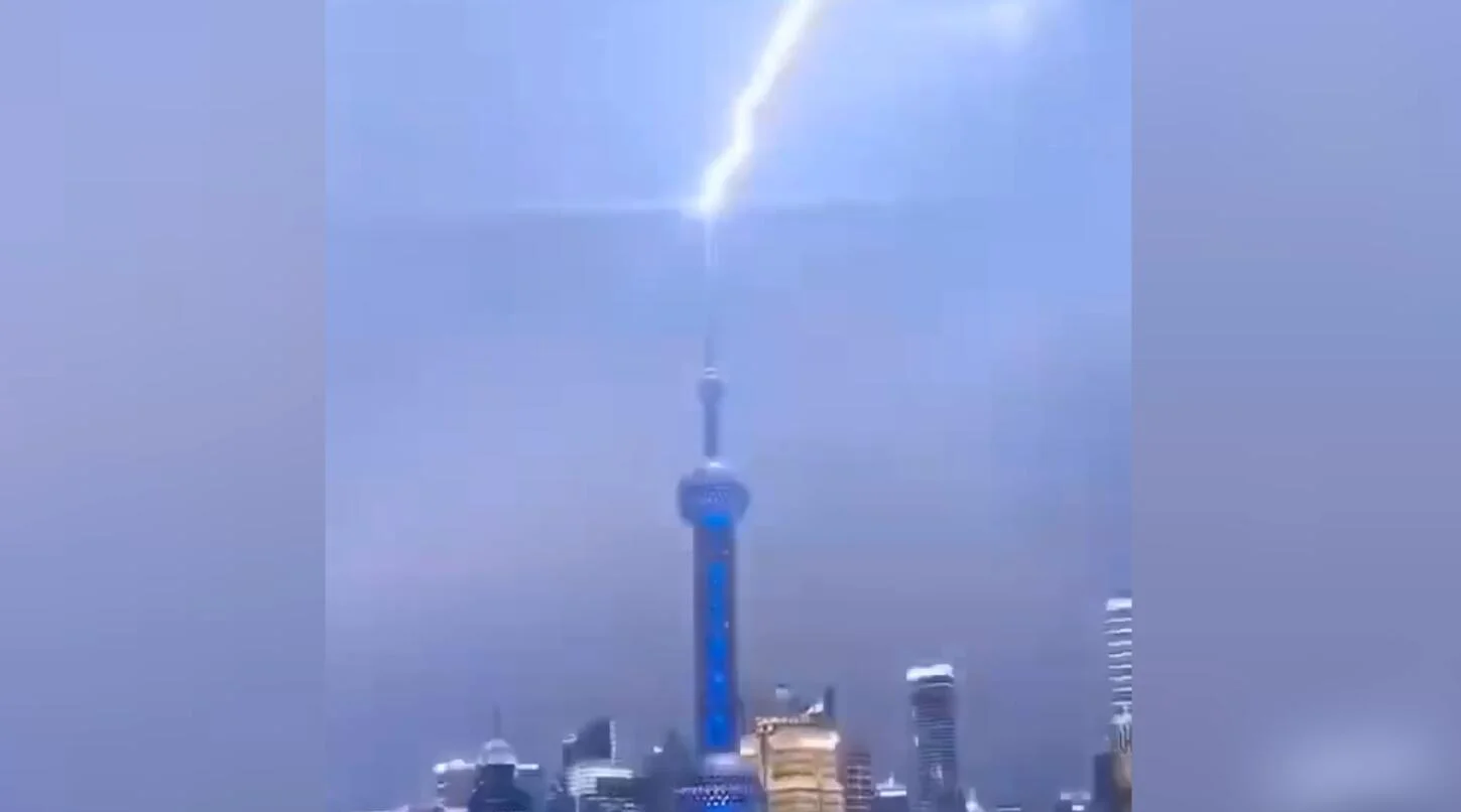 求一张完整无误上海地铁高清图😀（闪电击中上海地铁站）4