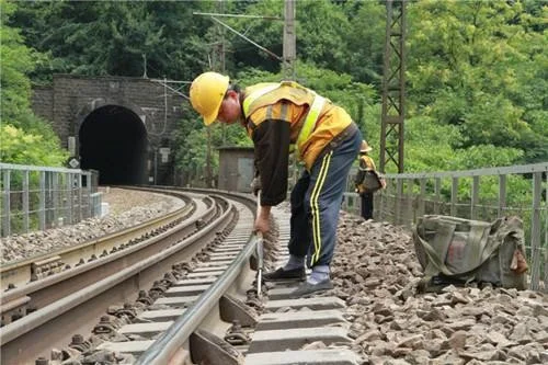 怎么成为铁路正式员工（铁路职工进京）2