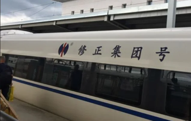 火车站的广告怎么投放高铁广告投放需要多少钱（高铁桌贴）