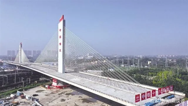 动车和高铁的区别(铁路车站旋转)4