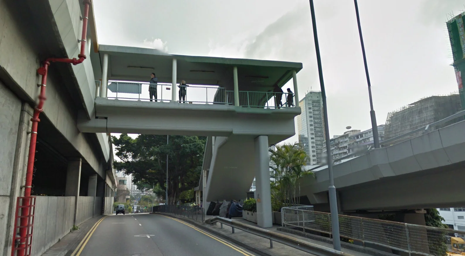 深圳的罗湖口岸出那个地铁口可以过关去香港（去香港是罗湖哪个地铁出口）