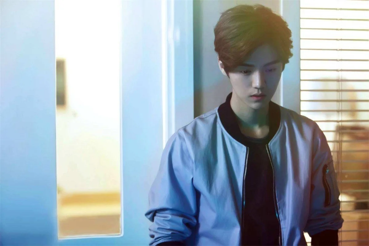 这个鹿晗下高铁跑到前面多少多少车厢的什么6分钟回来说什么小鹿快跑的是什么活动啊他为什么要跑（高铁偶遇鹿晗视频）3