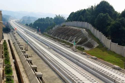 铁路中宽轨和窄轨以及标准轨各是多少（宽轨铁路）2