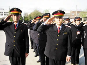 铁路局服装是什么样的(铁路线路服装)2