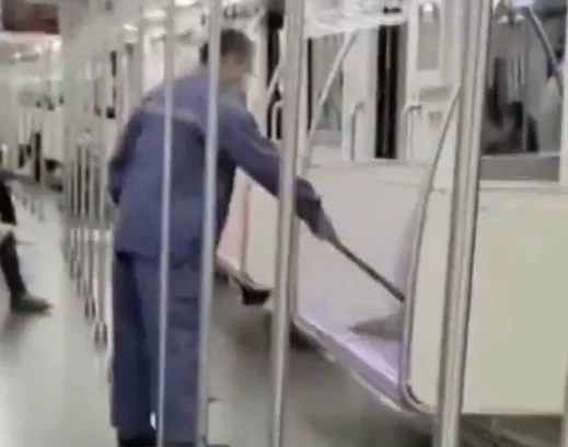 上海地铁一号线站务员上下班时间（我想找上上海地铁保洁员夜班）1