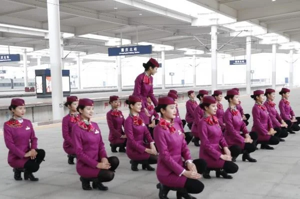 地铁正式员工工资待遇如何谢谢!(南京地铁乘务员工资一般多少)2