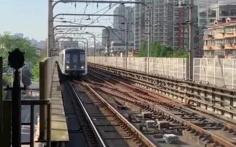 重庆的地铁站深度这么深得从多少层走下来（地铁站最深地下几层）5