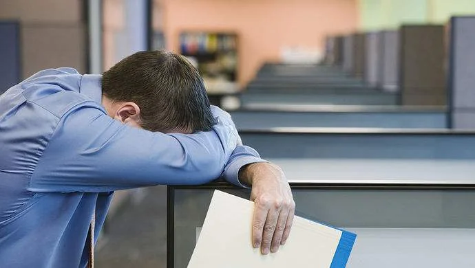 地铁乘客突然猝死属于什么事故（深圳白领猝死在地铁站）4