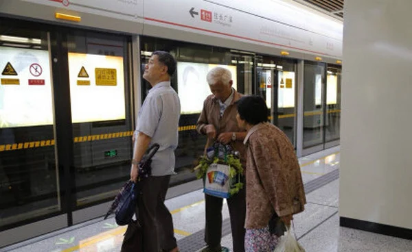 从武汉地铁站出站怎么走到武汉站进站口（武汉地铁报站进站）