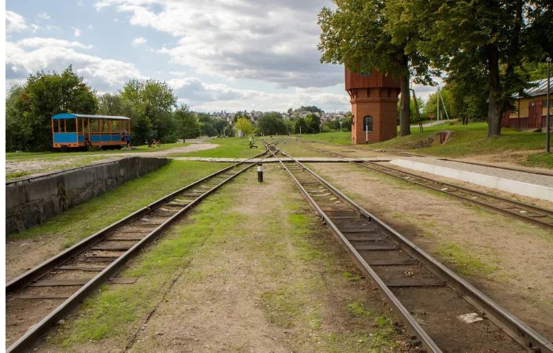 地铁站轨行区广告灯箱一封的尺寸是多少（地铁站轨行区）1