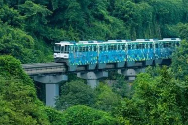 请问重庆轻轨早上几点开通晚上几点关闭!~(重庆地铁时间最晚几点)3